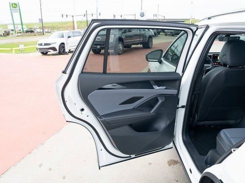 New 2026 Volkswagen Tiguan SE R-Line image 12