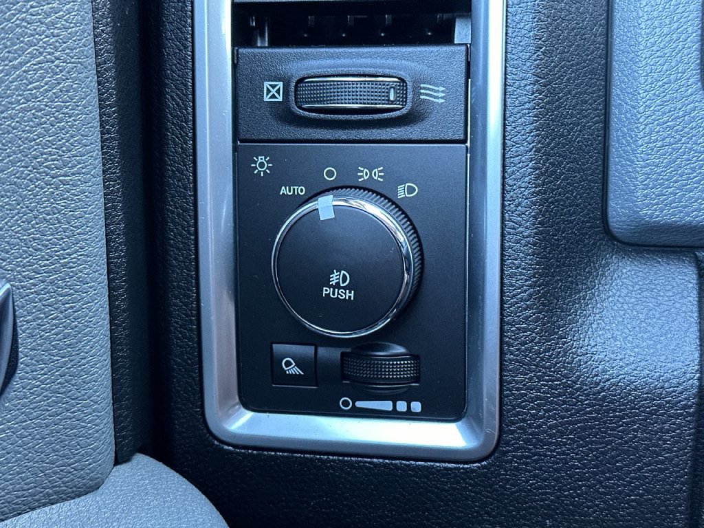Used 2016 RAM 1500 SLT AWD/4WD image 27