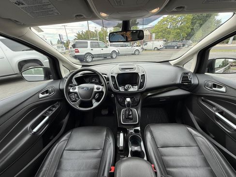 Used 2017 Ford C-MAX Titanium w/ Equipment Group 301A FWD image 18