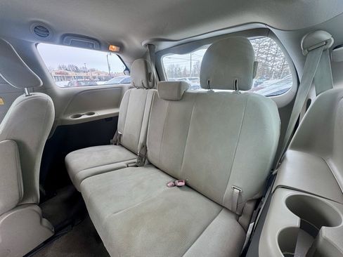 Used 2013 Toyota Sienna L image 11