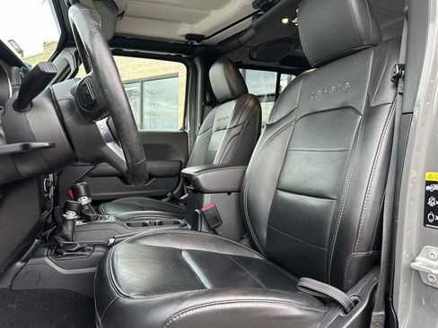 Used 2022 Jeep Wrangler Unlimited Sahara w/ Cold Weather Group image 14