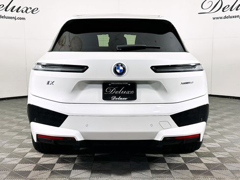 Used 2022 BMW iX xDrive50 w/ Premium Package image 5