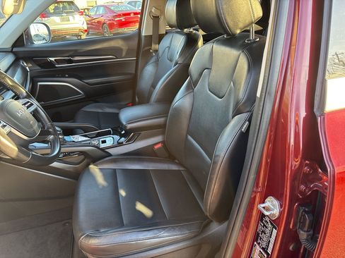 Used 2023 Kia Telluride S image 14