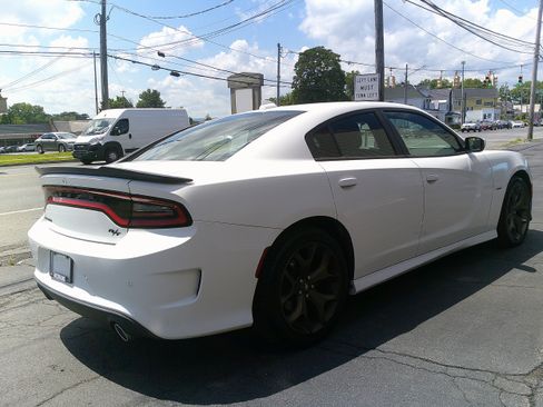 Used 2019 Dodge Charger R/T RWD image 11