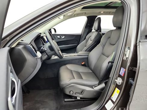Certified 2025 Volvo XC60 B5 Plus w/ Climate Package AWD/4WD image 17