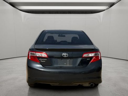 Used 2014 Toyota Camry SE FWD image 4