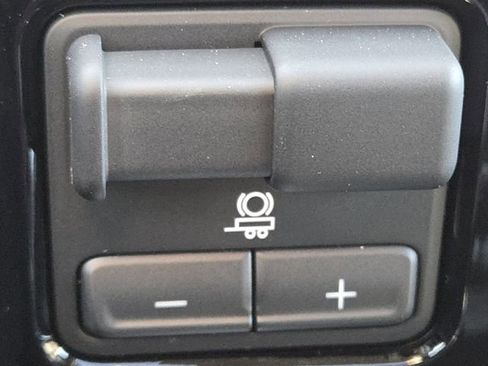 New 2025 GMC Sierra 2500 SLT w/ SLT Premium Package image 9