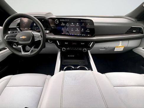 New 2026 Chevrolet Suburban Premier AWD/4WD image 4