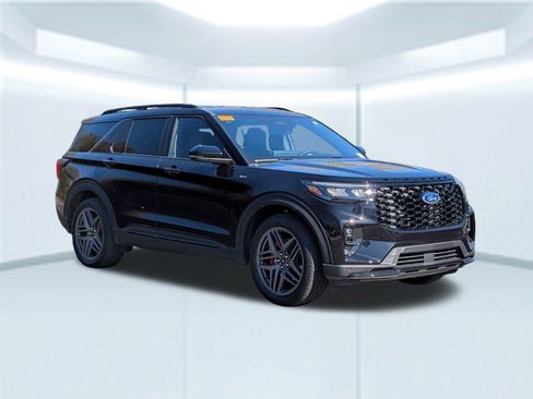 Used 2025 Ford Explorer ST-Line w/ Premium Package image 9