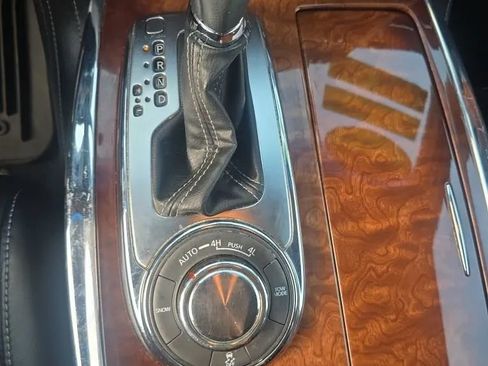 Used 2015 INFINITI QX80 4WD w/ Deluxe Technology Package image 11