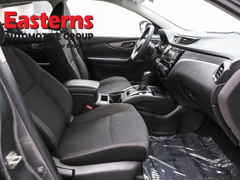 Used 2021 Nissan Rogue Sport S image 23