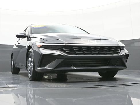 Certified 2024 Hyundai Elantra SEL FWD image 47