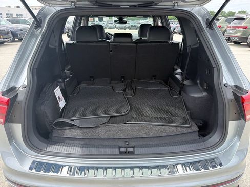 Certified 2023 Volkswagen Tiguan SE R-Line FWD image 28