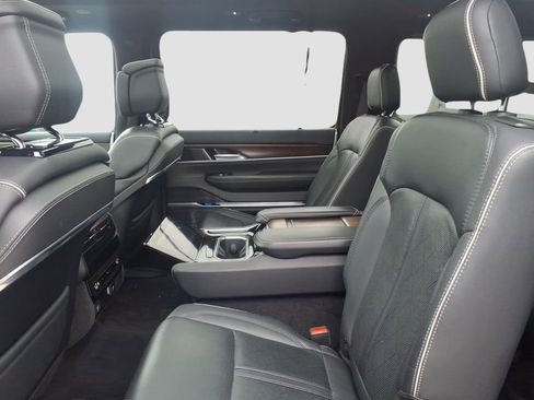 Used 2023 Jeep Grand Wagoneer L Series II image 18