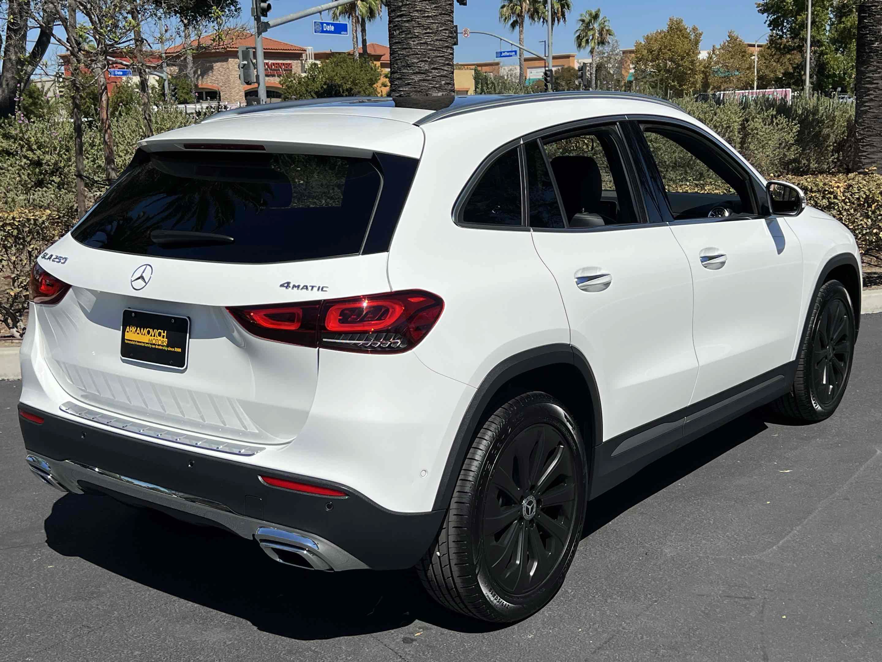 Used 2021 Mercedes-Benz GLA 250 4MATIC w/ Premium Package image 16