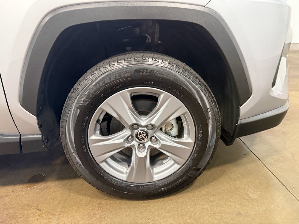 Used 2025 Toyota RAV4 XLE AWD/4WD image 86