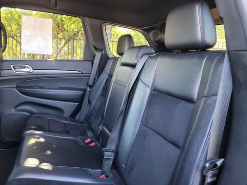 Used 2018 Jeep Grand Cherokee Altitude AWD/4WD image 14
