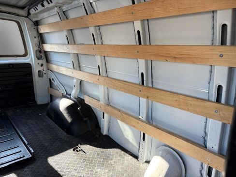 Used 2019 GMC Savana 2500 w/ Driver Convenience Package image 19