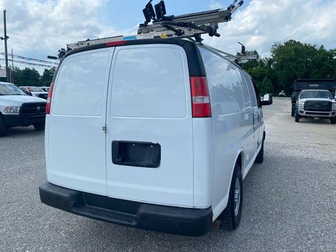 Used 2017 Chevrolet Express 2500 RWD image 5
