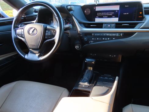 Used 2019 Lexus ES 350 w/ Premium Package image 15