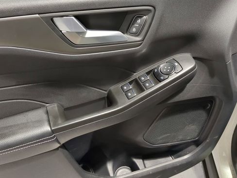 Used 2025 Ford Escape SE image 14