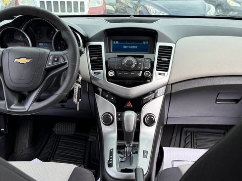 Used 2014 Chevrolet Cruze LS image 11