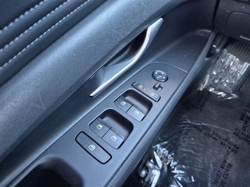 Used 2025 Hyundai Elantra SEL image 25