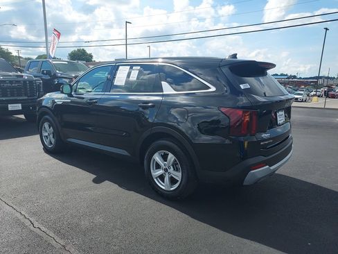 Used 2026 Kia Sorento LX FWD image 3