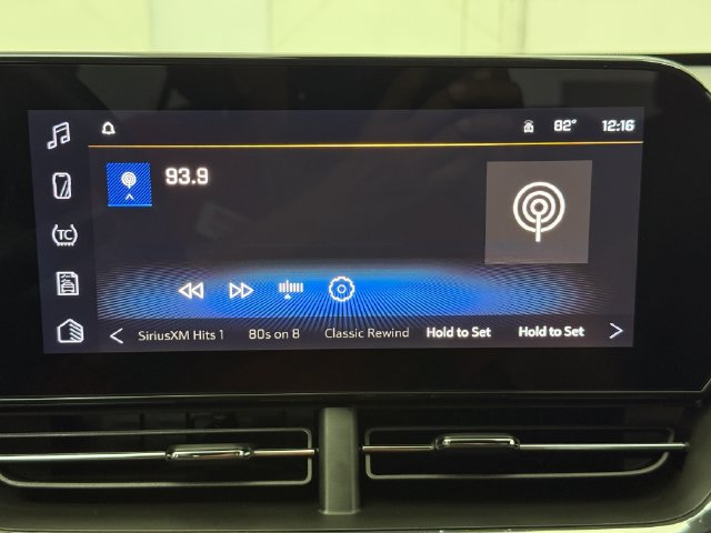 Used 2026 Chevrolet Trax RS w/ Sunroof Package FWD image 17
