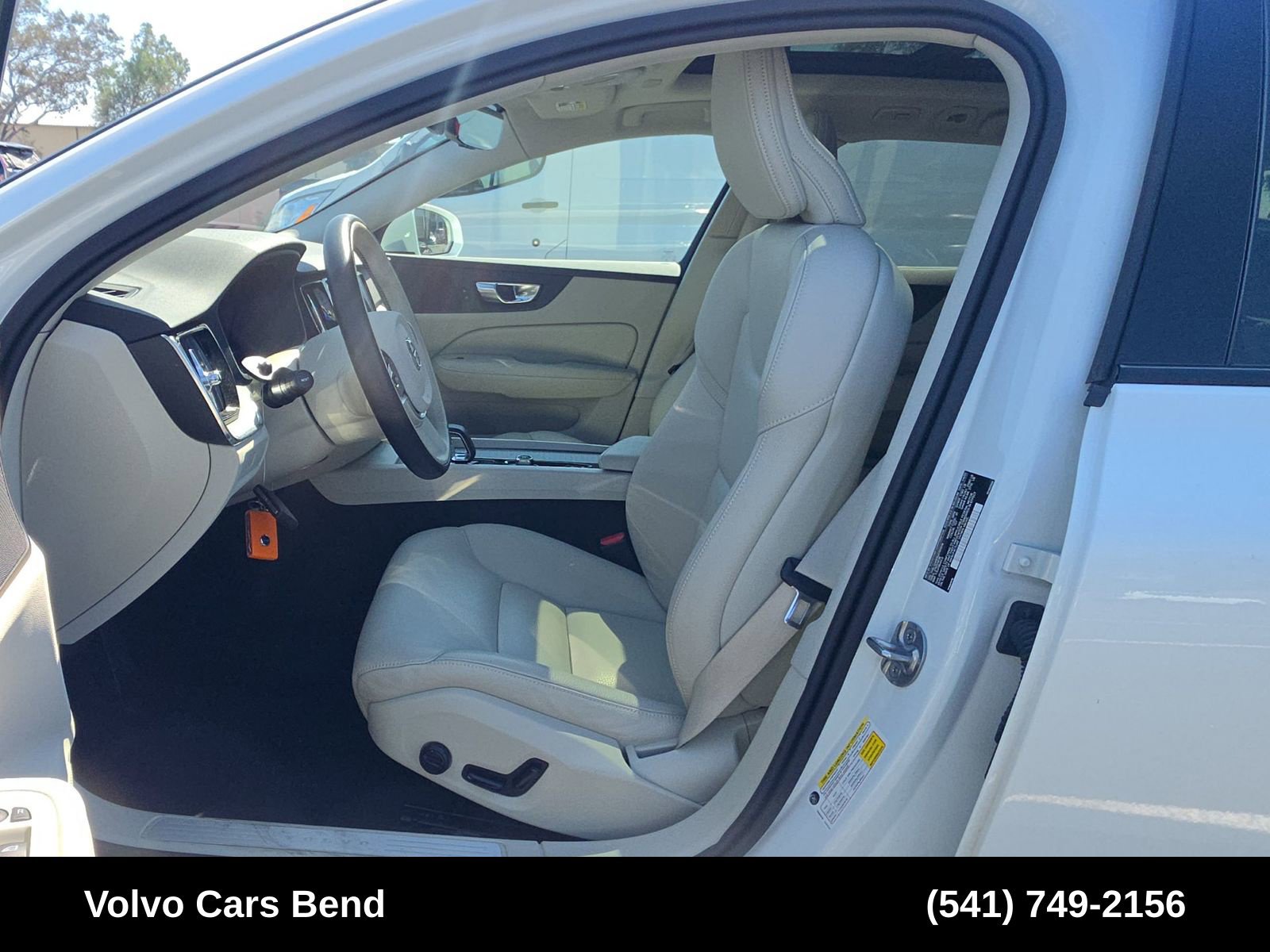 Used 2025 Volvo V60 B5 Cross Country Plus AWD/4WD image 11