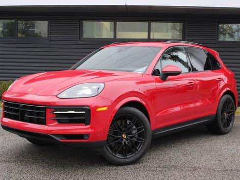 Used 2025 Porsche Cayenne image 1