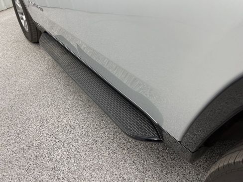 Used 2024 Jeep Wagoneer 2WD image 9