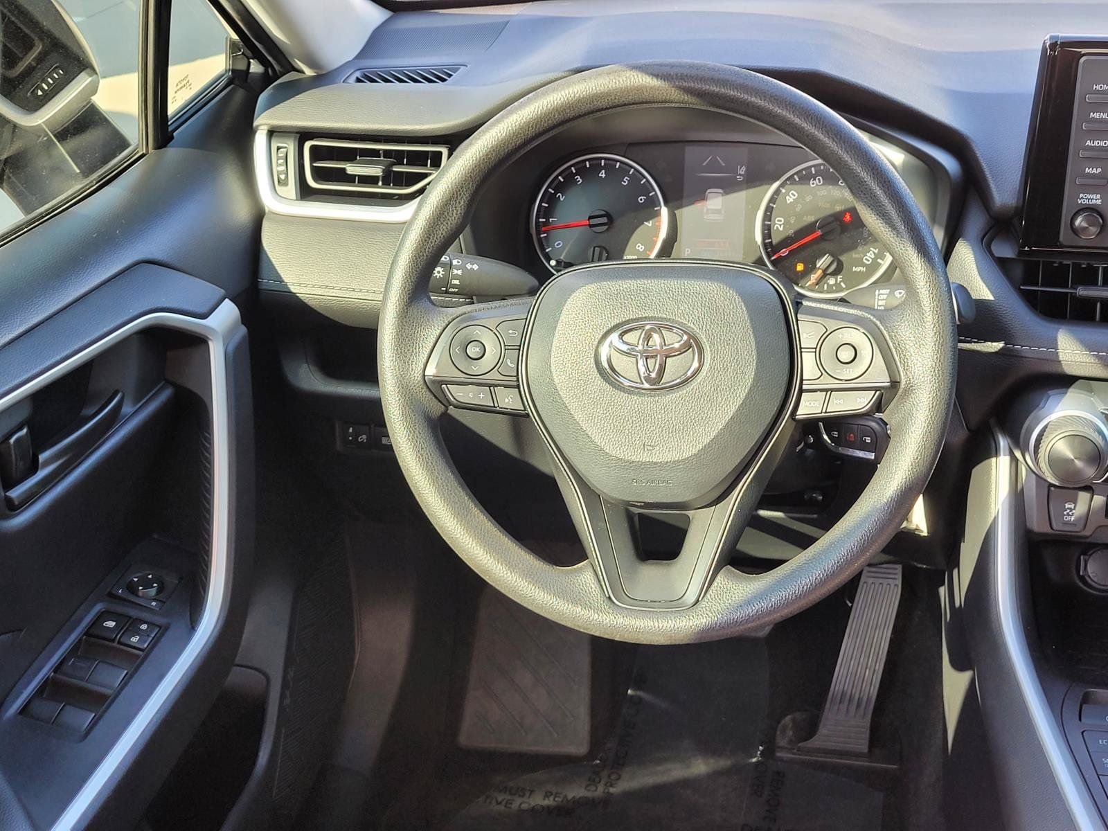 Used 2022 Toyota RAV4 LE AWD/4WD image 6