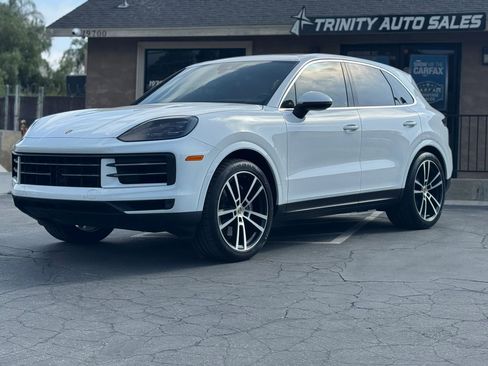 Used 2024 Porsche Cayenne w/ Premium Package AWD/4WD image 1