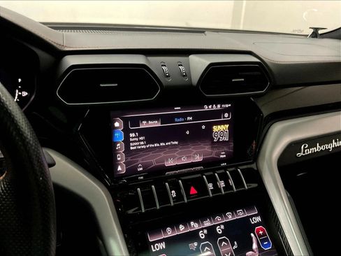 Used 2021 Lamborghini Urus AWD/4WD image 26