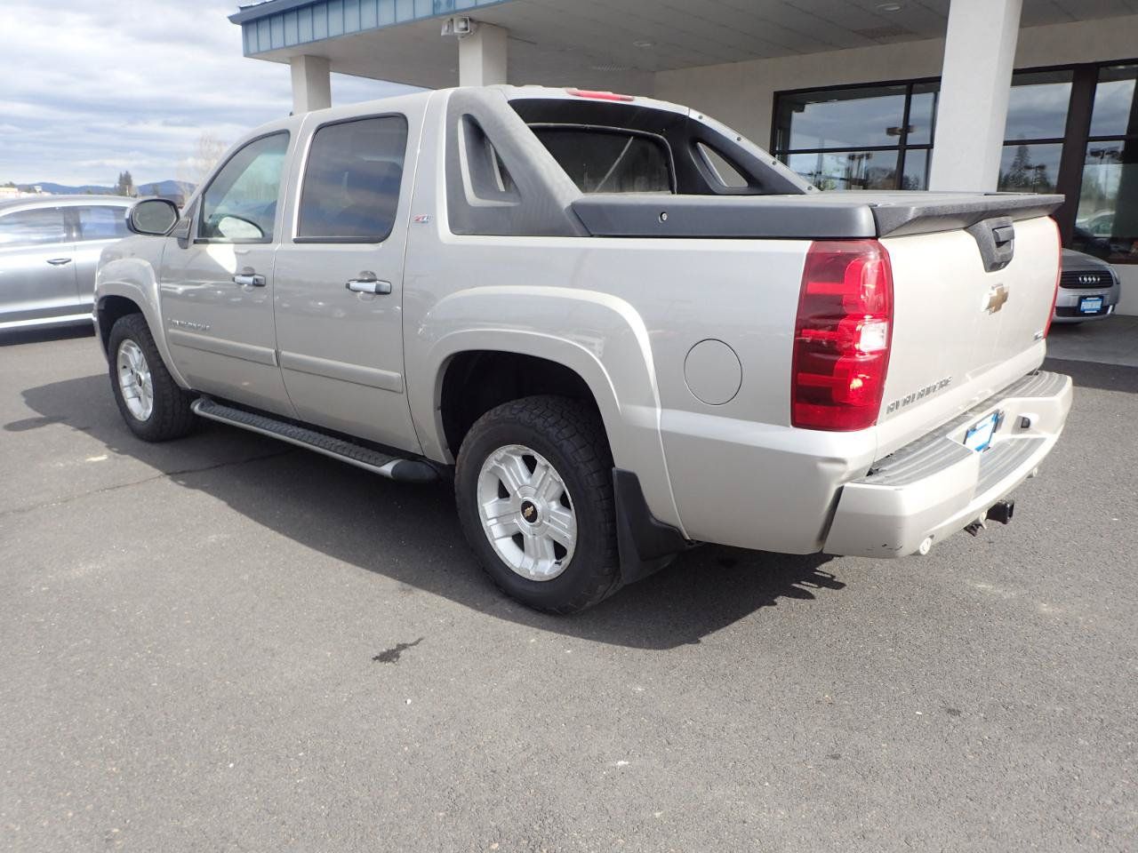 Used 2008 Chevrolet Avalanche LT AWD/4WD image 3