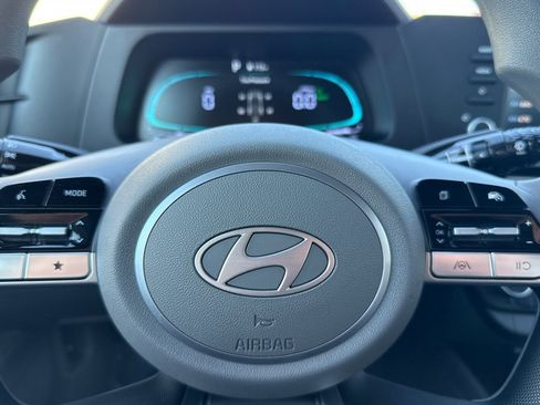 Certified 2025 Hyundai Elantra Blue image 25