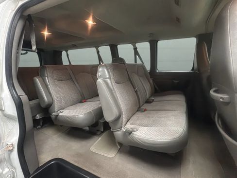 Used 2004 Chevrolet Express 3500 Extended Passenger w/ LS Preferred Equipment Group RWD image 17