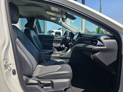 Used 2022 Toyota Camry SE FWD image 11