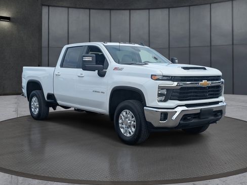 Used 2024 Chevrolet Silverado 2500 LT image 8