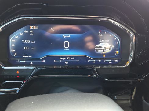 Used 2025 Chevrolet Silverado 1500 LT Trail Boss w/ Convenience Package II image 9