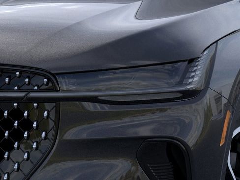 New 2025 Lincoln Nautilus Reserve image 18