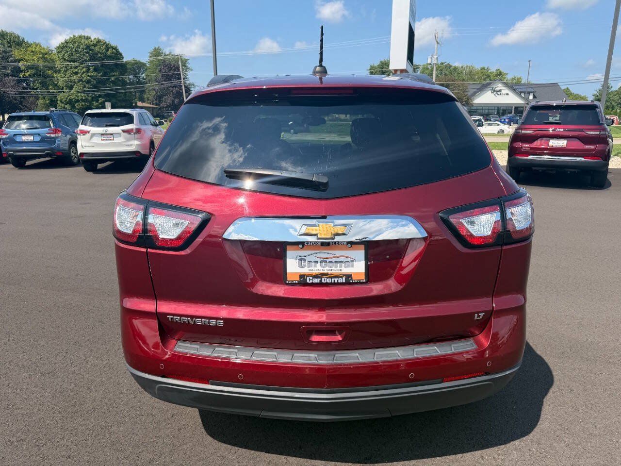 Used 2017 Chevrolet Traverse LT FWD image 4