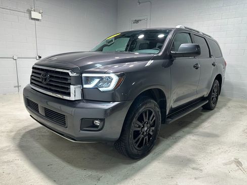 Used 2018 Toyota Sequoia SR5 image 23