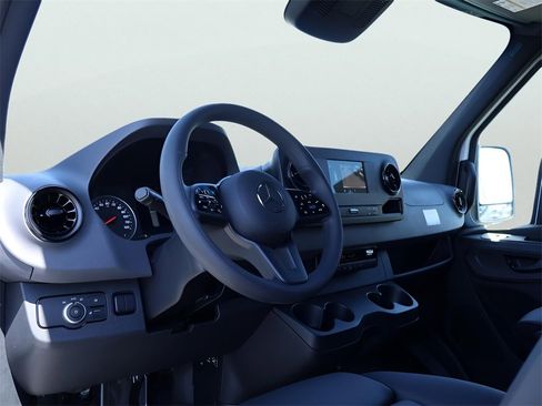 Used 2024 Mercedes-Benz Sprinter 3500 image 26