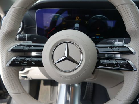 Used 2022 Mercedes-Benz E 450 4MATIC Cabriolet image 25