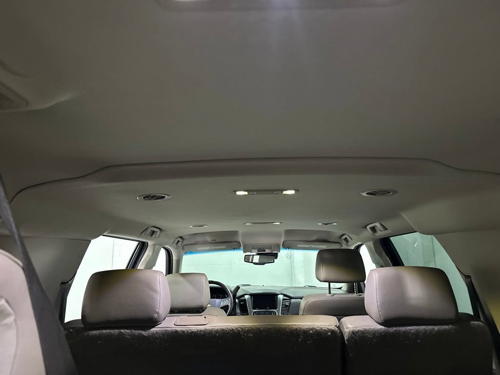 Used 2020 Chevrolet Suburban LT w/ Luxury Package RWD image 15