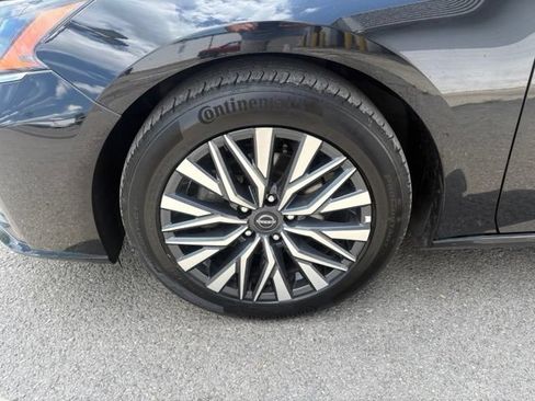 Used 2025 Nissan Altima 2.5 SV FWD image 13