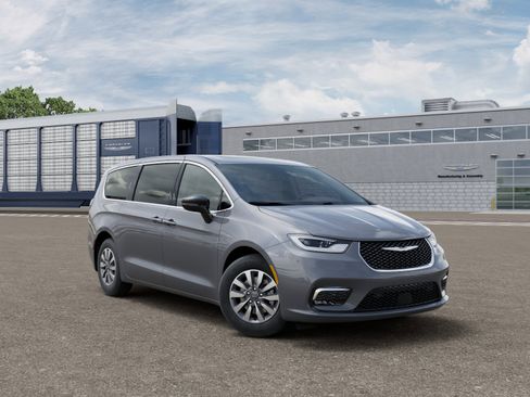 New 2025 Chrysler Pacifica Select w/ Uconnect Theater Family Group FWD image 3