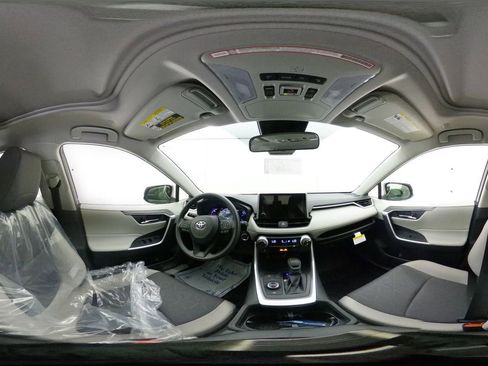 New 2025 Toyota RAV4 XLE image 33